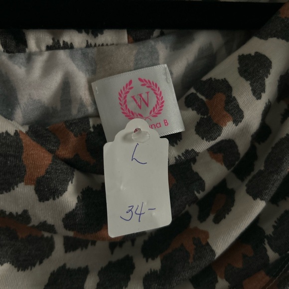 NWT Stylish Leopard Print Blouse Size Large - Picture 3 of 3